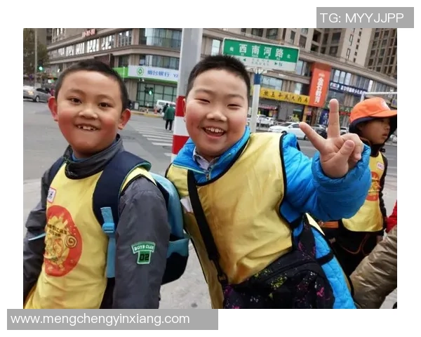 街头足球员的梦想与挑战在城市角落绽放的青春活力与无限可能